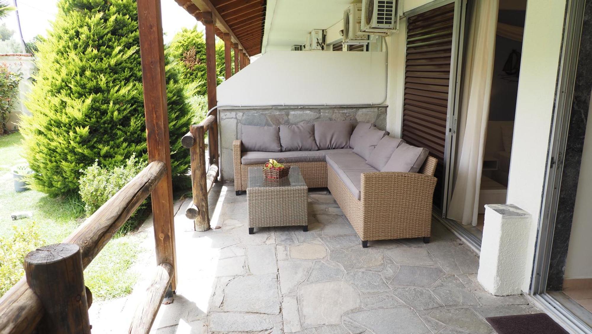 Leonidas Apartments And Suites Mola Kalyva Luaran gambar