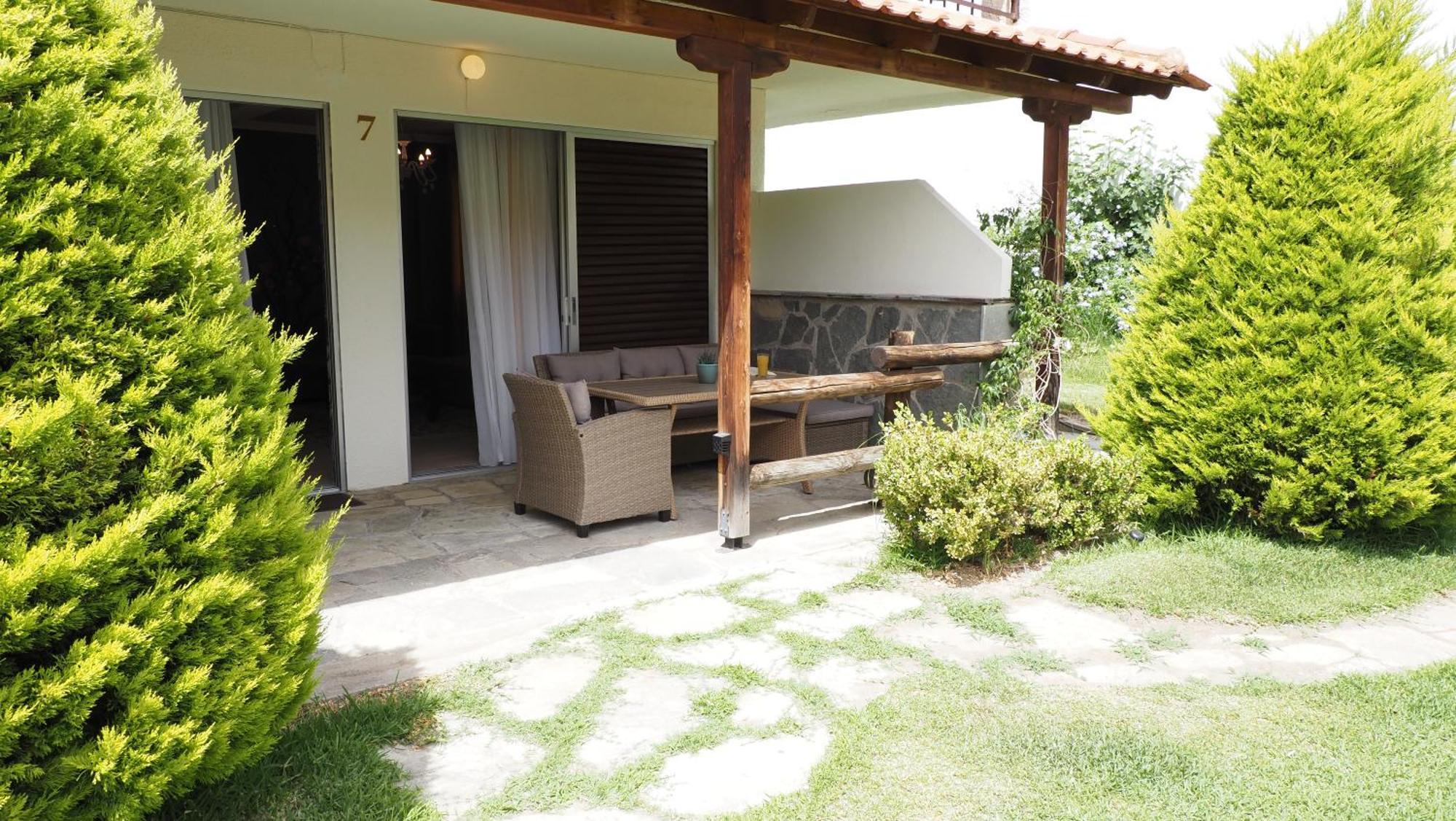 Leonidas Apartments And Suites Mola Kalyva Luaran gambar
