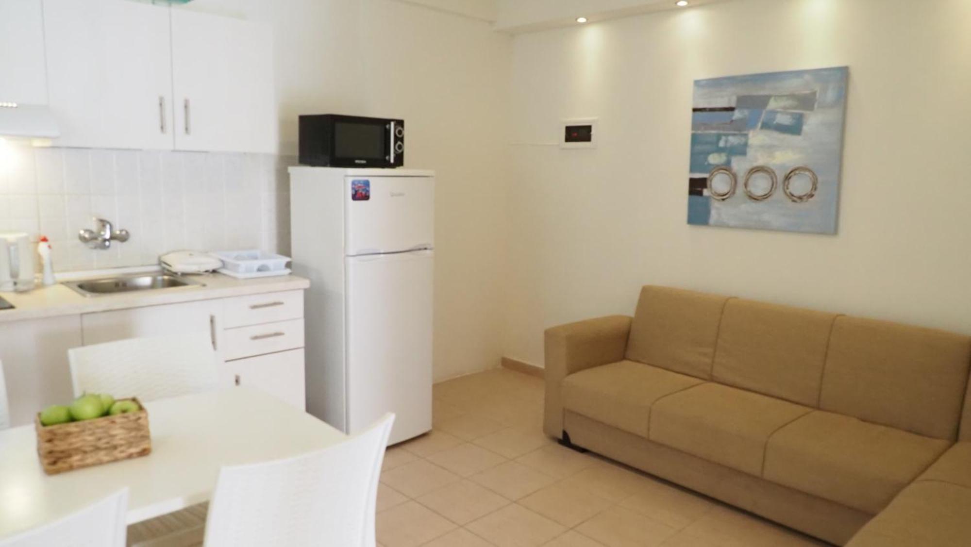 Leonidas Apartments And Suites Mola Kalyva Luaran gambar