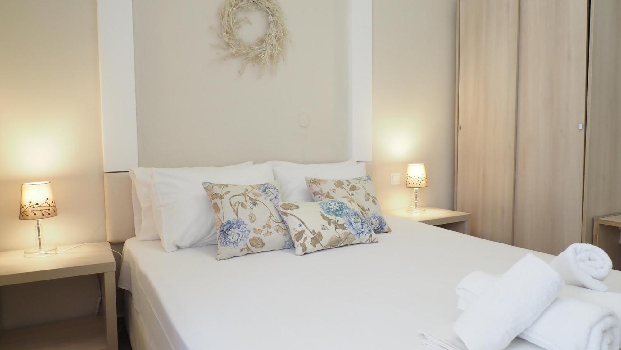 Leonidas Apartments And Suites Mola Kalyva Luaran gambar