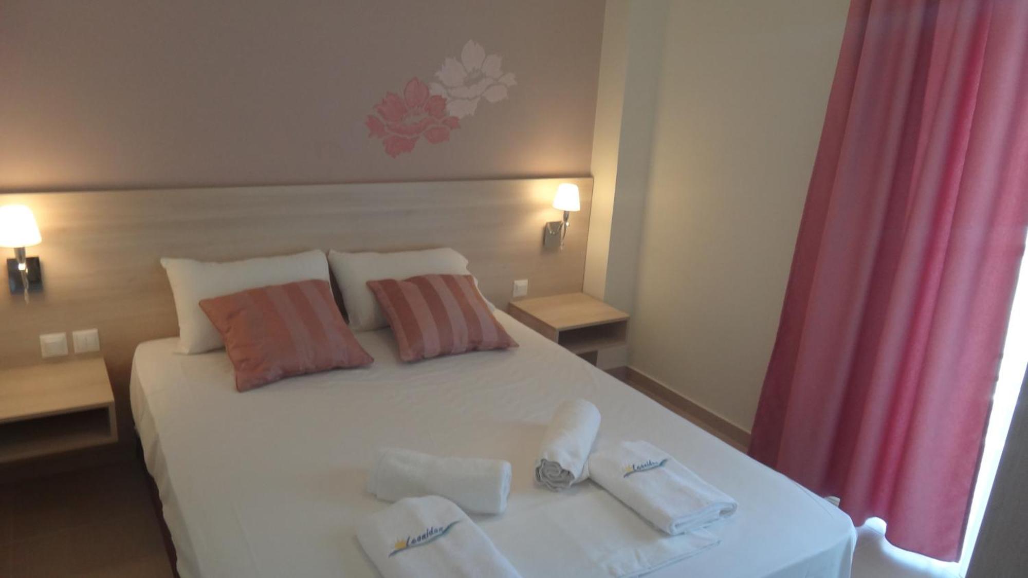 Leonidas Apartments And Suites Mola Kalyva Luaran gambar