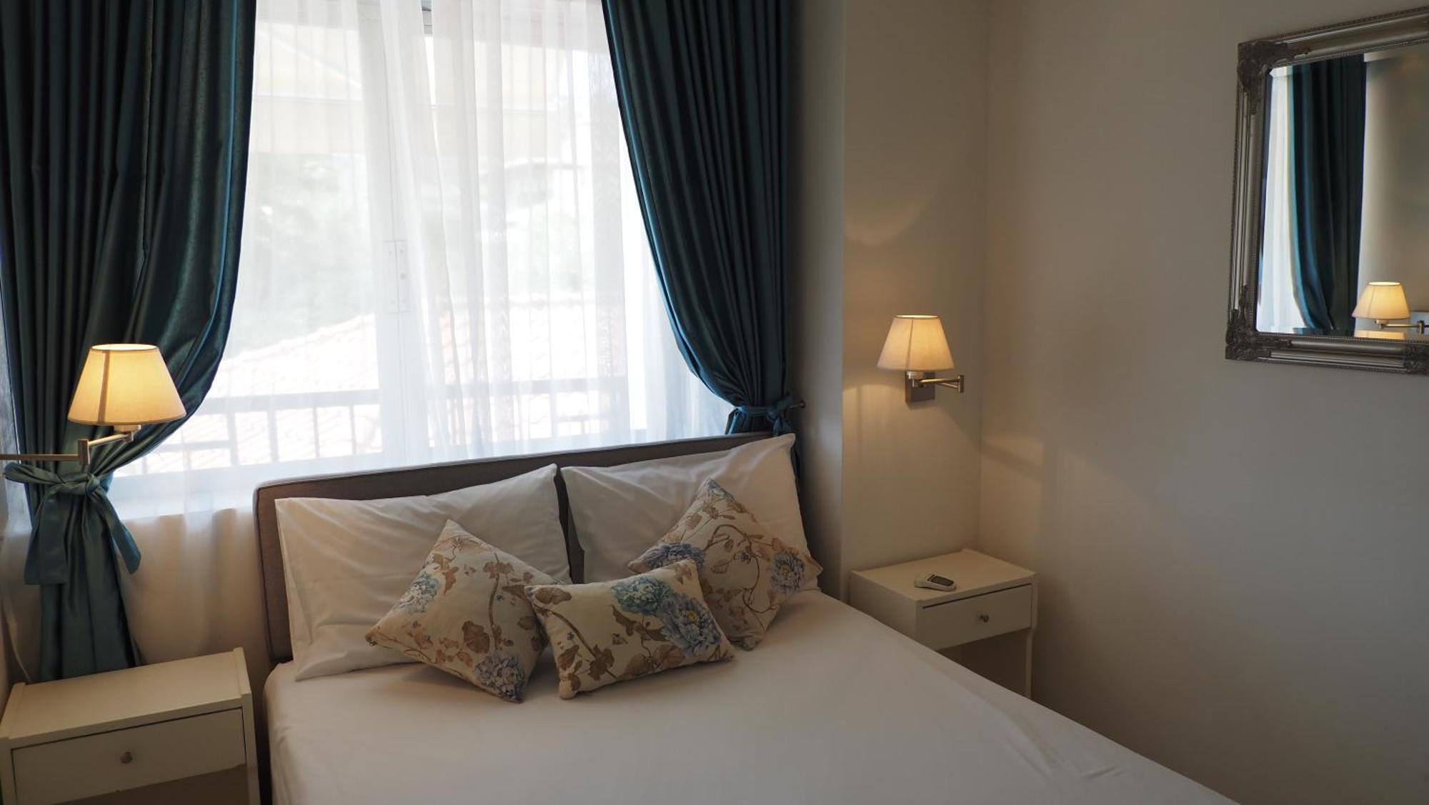 Leonidas Apartments And Suites Mola Kalyva Luaran gambar