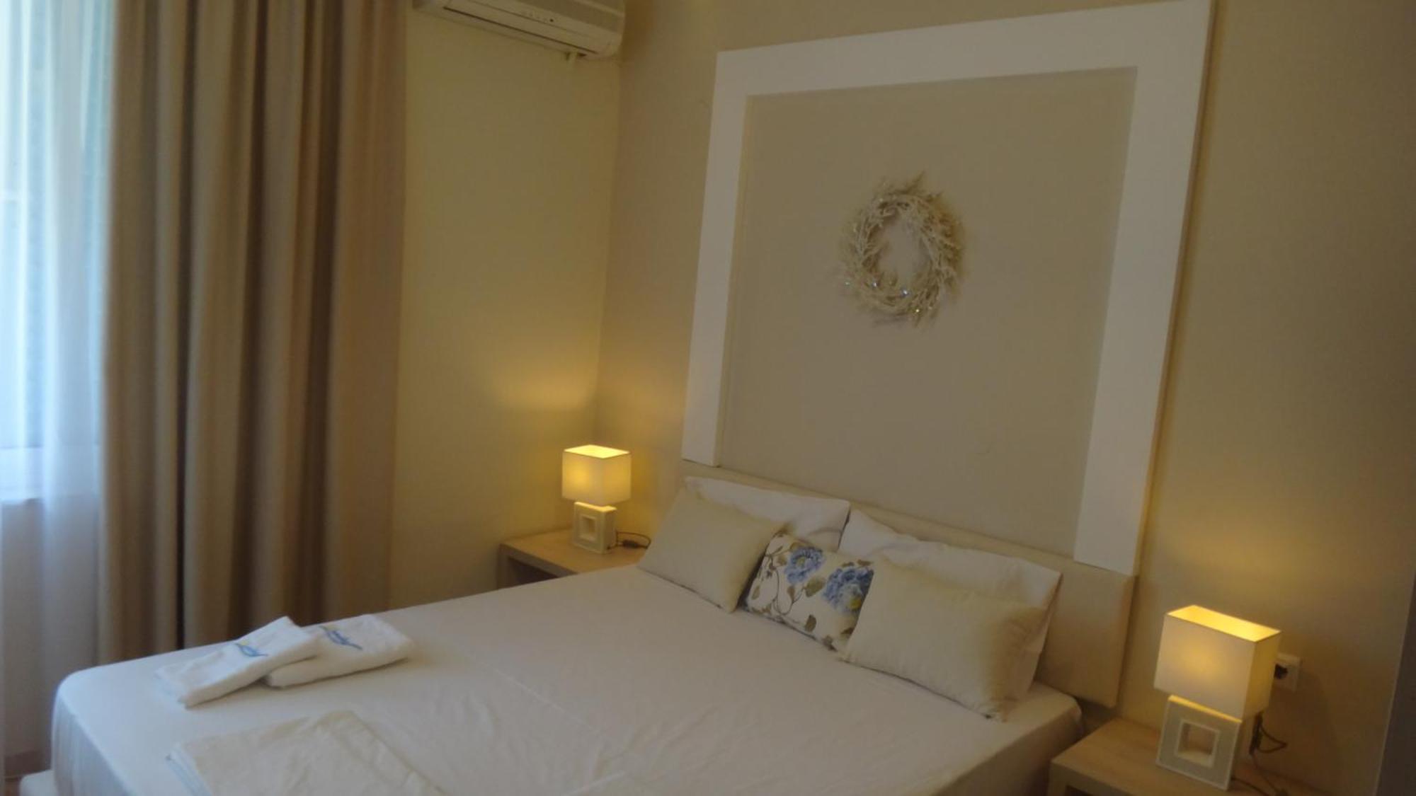 Leonidas Apartments And Suites Mola Kalyva Luaran gambar