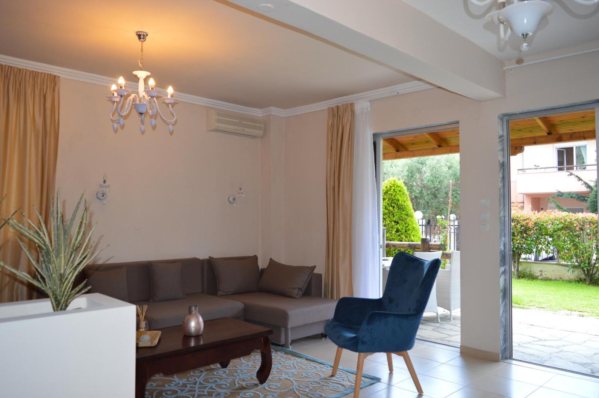 Leonidas Apartments And Suites Mola Kalyva Luaran gambar