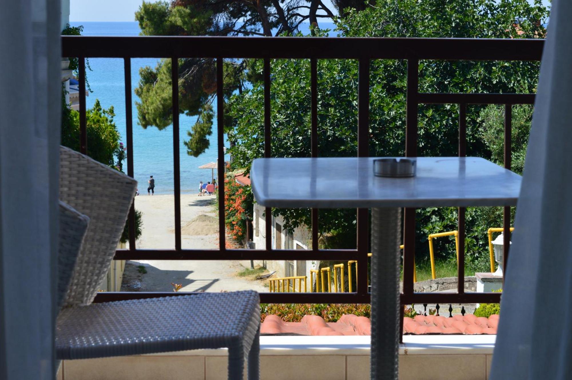 Leonidas Apartments And Suites Mola Kalyva Luaran gambar