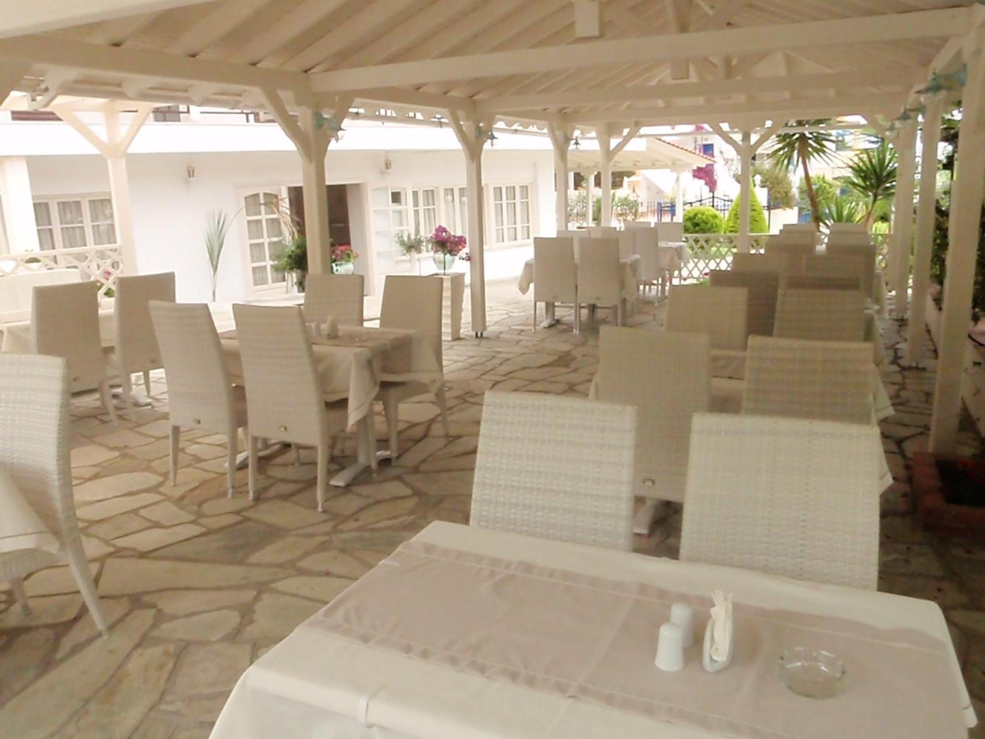 Leonidas Apartments And Suites Mola Kalyva Luaran gambar